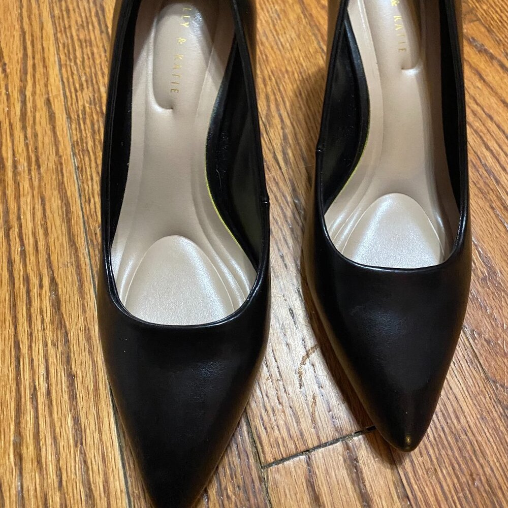 Black Kelly & Katie 3 inch Emmie Pump Size 7 W